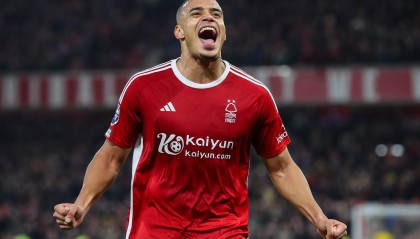 英媒：曼联关注诺丁汉森林中卫穆里略，考虑降薪续约马奎尔