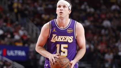 博鱼体育登录入口-现役50+俱乐部！榜首两位数优势领跑 仅4人次数上双 KD竟无缘前3