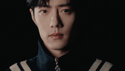 博鱼体育-冬奥时空下，以方印为匙，和肖战走进中国李宁米兰大秀