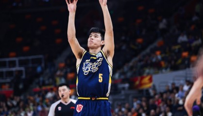 博鱼体育app下载-看了焦泊乔被杜锋挥拳臭骂的惨状，才知道，家政为什么一直是替补